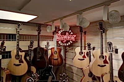 İstanbul, Beyoğlu (Tünel) Akustik & Klasik Gitar Mağazası, Fotoğraf: (2/2)