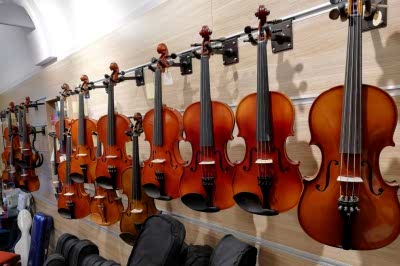 İstanbul, Beyoğlu (Tünel) Yaylı Enstrüman Mağazası, Fotoğraf: (1/4)